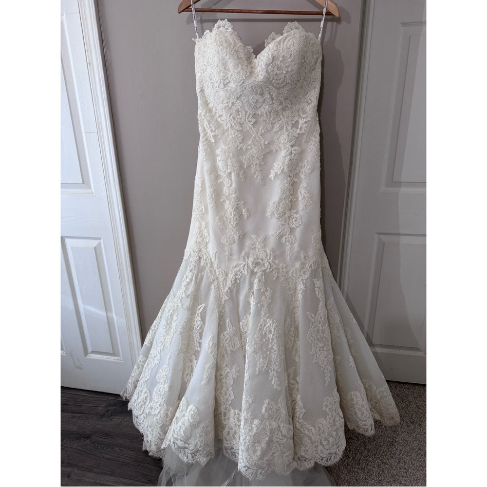 Enzoani Lace Strapless Wedding Dress